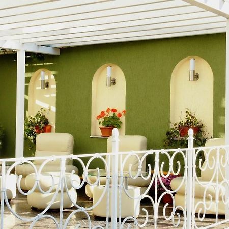 Hotel Regat Piteşti Buitenkant foto