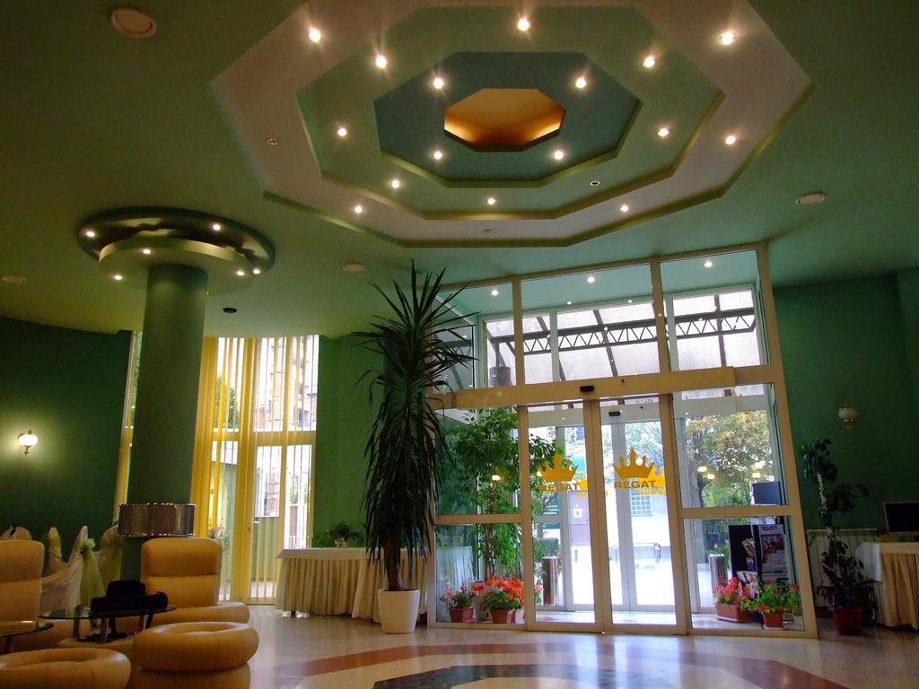 Hotel Regat Piteşti Buitenkant foto