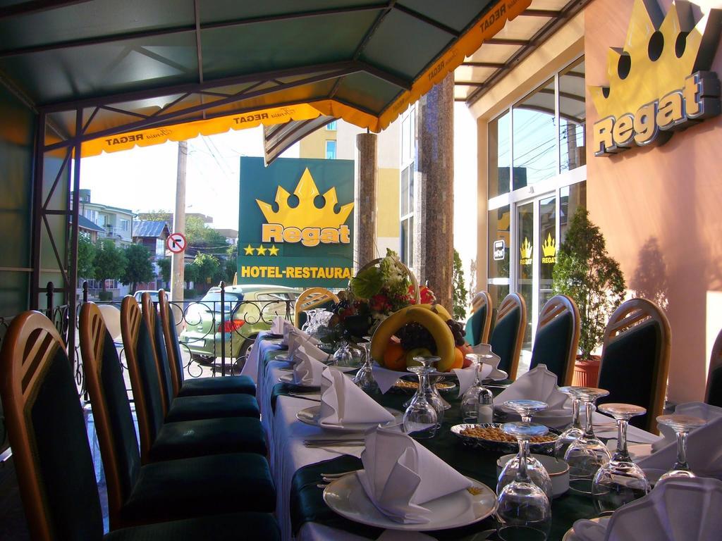 Hotel Regat Piteşti Buitenkant foto