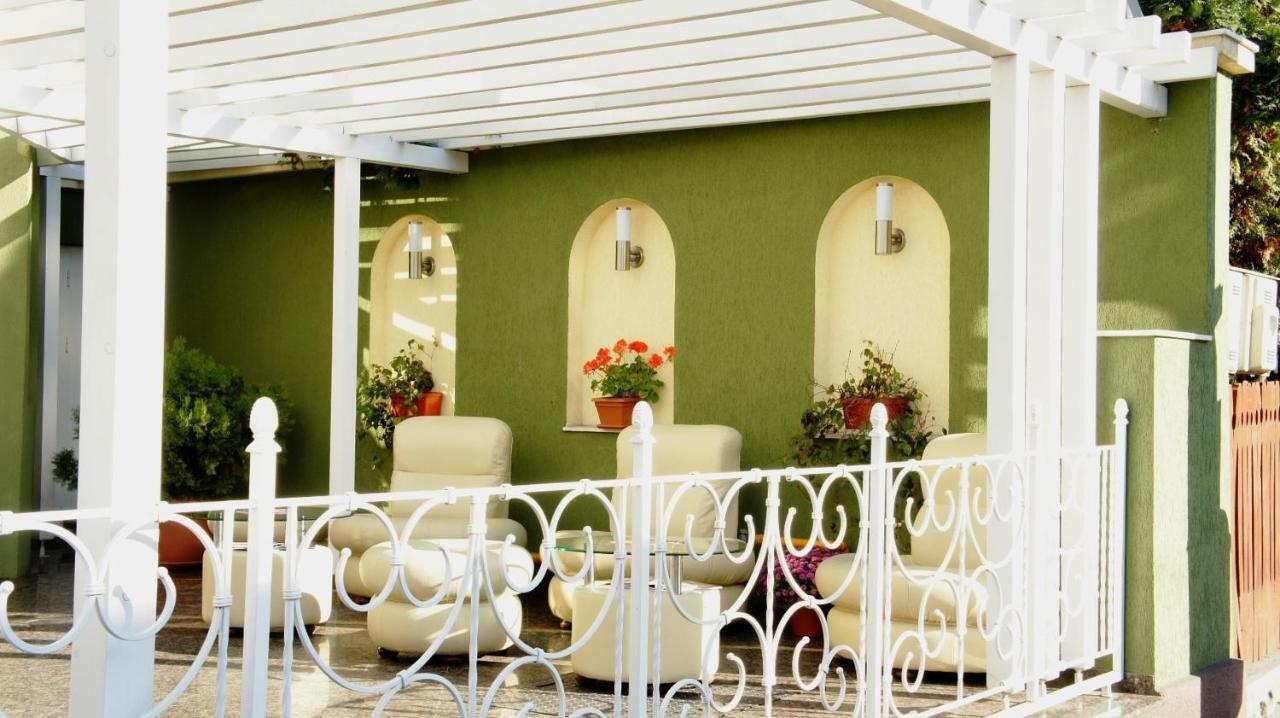 Hotel Regat Piteşti Buitenkant foto